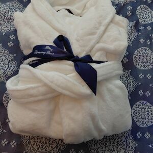 Tommy Bahama White Plush Robe with Navy Bow